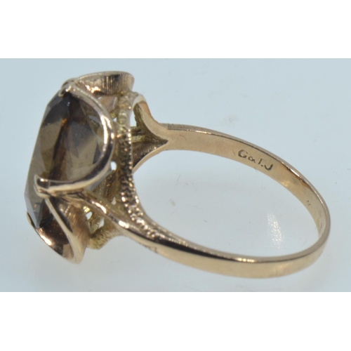 32 - 9ct gold & smoky quartz ring, size O, 3.88 grams