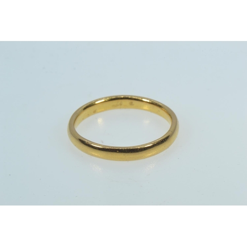 33 - 22ct gold band ring, size R1/2, 4.53 grams