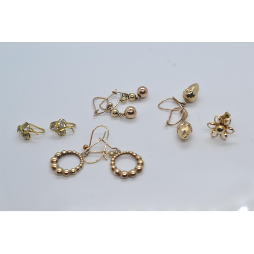 47 - Four pairs of 9ct gold earrings, including one stone set, & a single 9ct gold ear stud, gross we... 