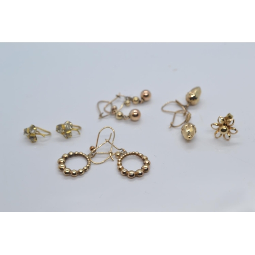 47 - Four pairs of 9ct gold earrings, including one stone set, & a single 9ct gold ear stud, gross we... 