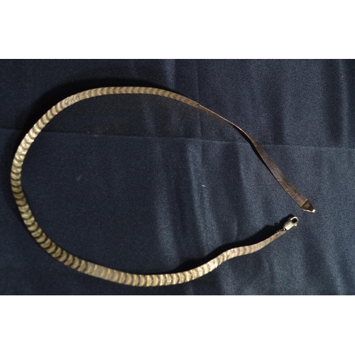 68 - 9ct gold herringbone link necklace, circumference 410mm, 10.1 grams