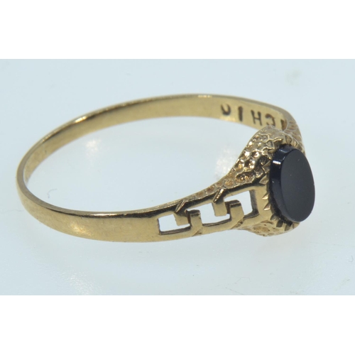 69 - Two 9ct gold signet rings, one set with polished onyx, the other with hematite with carved centurion... 