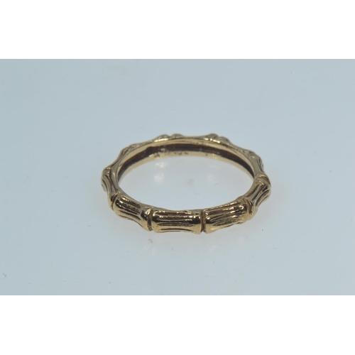 120 - 9ct gold band ring of continuous textured bamboo design, size O, 2.68 grams