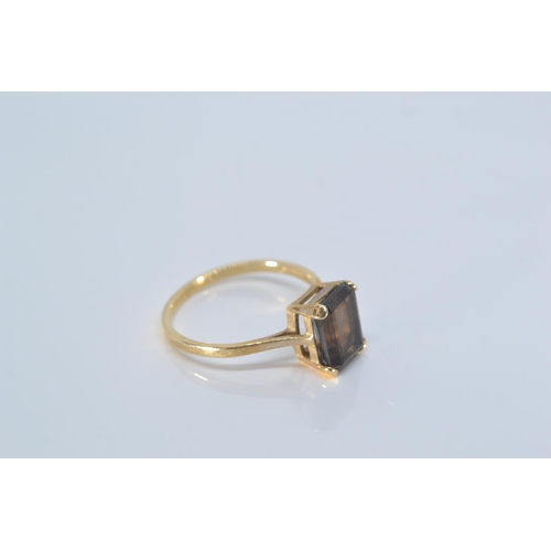 128 - 9ct gold ring set with baguette cut smoky quartz (8mm x 6mm) gross weight 2g. Size P