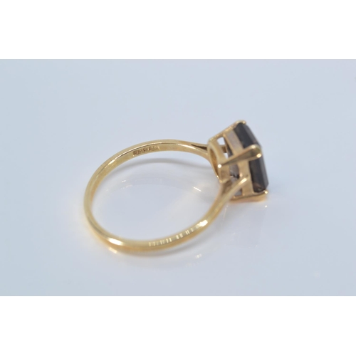 128 - 9ct gold ring set with baguette cut smoky quartz (8mm x 6mm) gross weight 2g. Size P