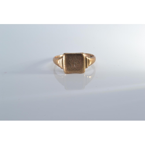 159 - 9ct gold chain together with three 9ct gold rings; a stone set signet ring, signet and one band, gro... 