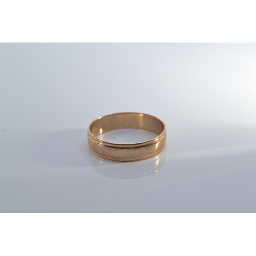 159 - 9ct gold chain together with three 9ct gold rings; a stone set signet ring, signet and one band, gro... 