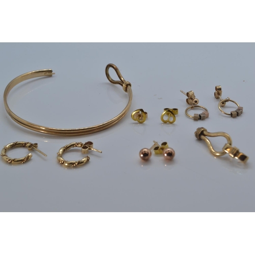 170 - Four pairs of 9ct gold earrings, plus a scrap 9ct gold bangle, gross weight 10 grams