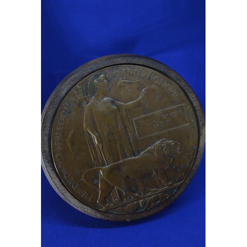 420 - WWI bronze death plaque 'He Died For Freedom And Honour', issued to William Robert Bazley, diameter ... 