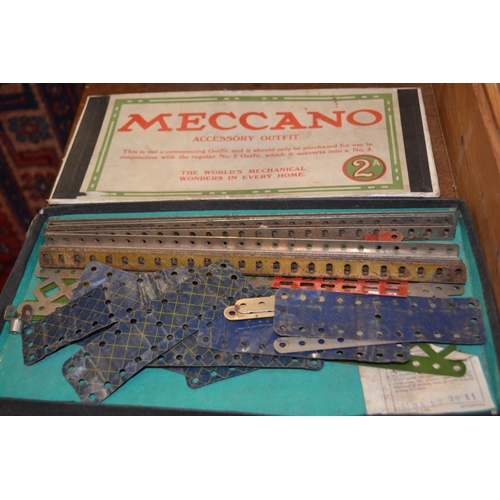 304 - Large box of Meccano pieces including a transformer T20 M