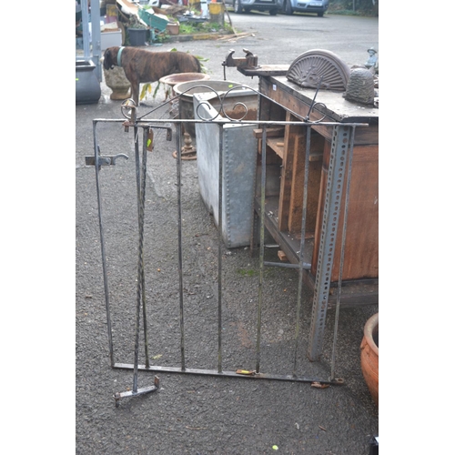 173 - Wrought iron garden gate with hinge bracket. W84cm