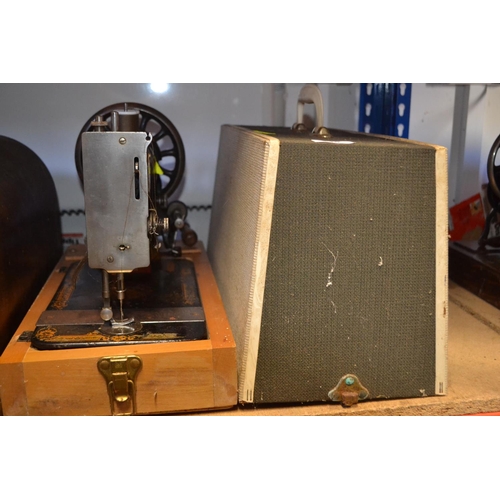 310 - Manual Singer sewing machine in wooden case