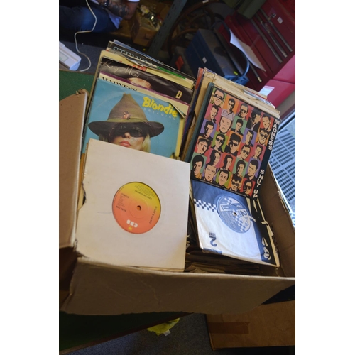 365 - Large box of vinyl singles, inc. Stevie Wonder, Diana Ross