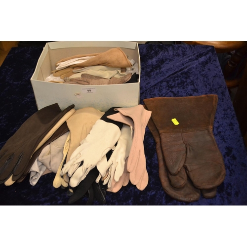 1120 - Assorted vintage gloves, inc, vintage motorcycle gloves 