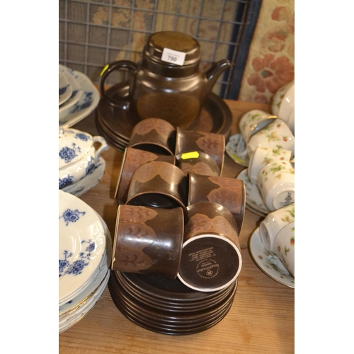 790 - Royal Doulton Marbella Tea ware with tea pot and dinner plates