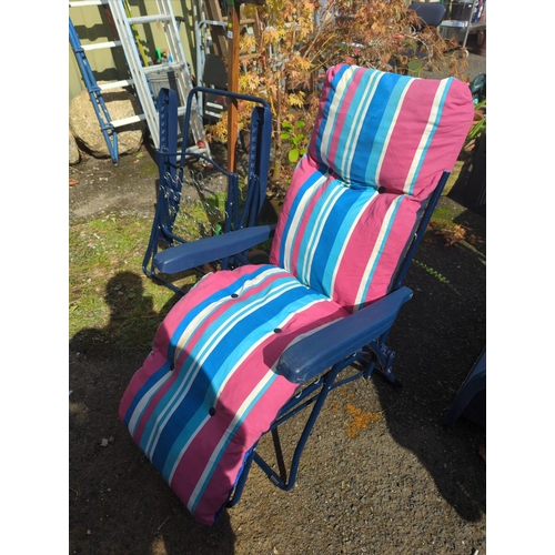 46 - 2x folding garden chairs with colourful cushions