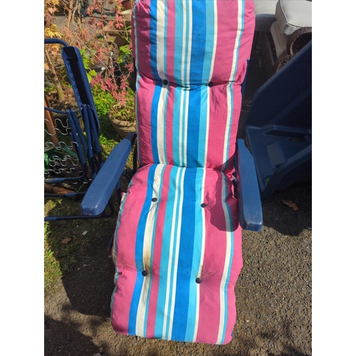 46 - 2x folding garden chairs with colourful cushions