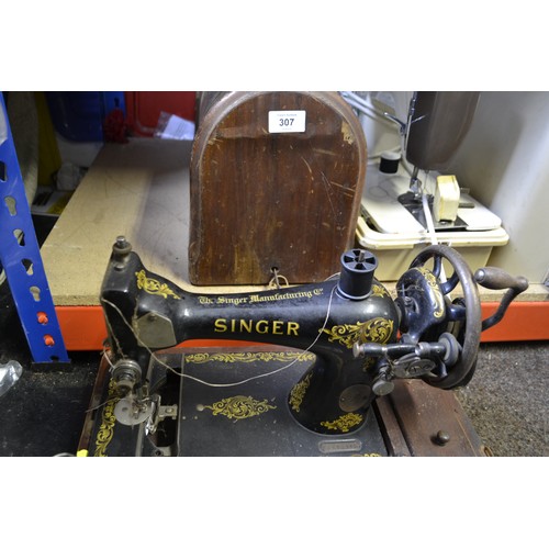 307 - Manual Singer sewing machine in wooden case