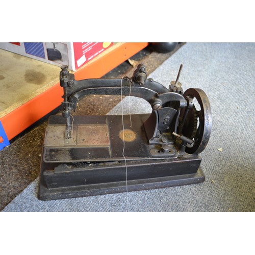 315 - Wheeler Wilson vintage manual sewing machine with case