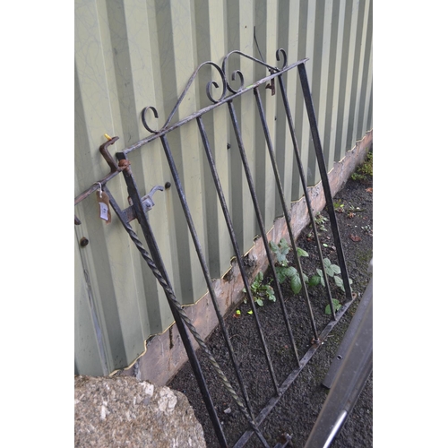 18 - Wrought iron garden gate with hinge bracket. W84cm