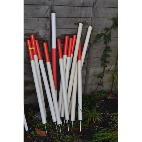 23 - Marker posts x 14