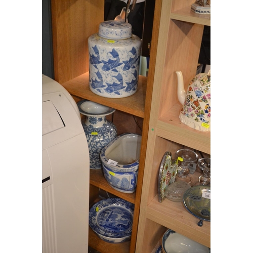 355 - Three cubes of blue and white oriental ceramics inc. vase and ginger jar