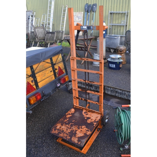 64 - Sack trolley with lift. Tagfahigkiet 100 kp