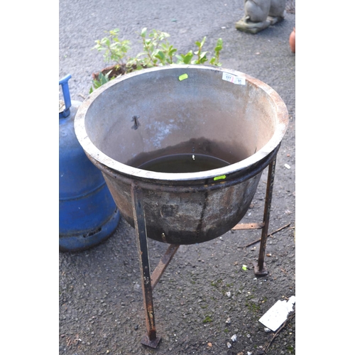 91 - Large cast iron cauldron / wash tub on stand. D51cm H63cm