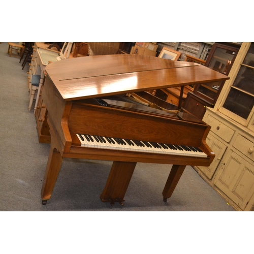 795 - Baby grand piano