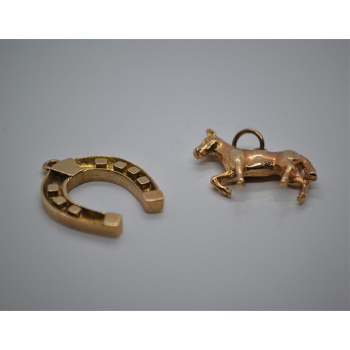 513 - Two 9ct gold charms, including a horse & horse shoe, gross weight 6.8 grams