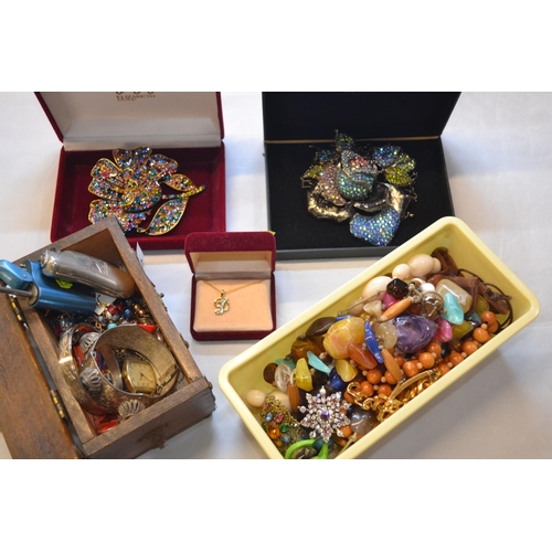 522 - Collection of costume jewellery, watches & two lighters