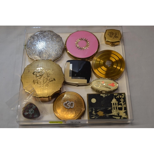 529 - Collection of compacts & trinket boxes, including three Stratton compacts, Margaret Rose compact... 