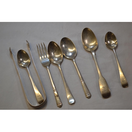 536 - Small quantity of mixed silver flatware, including three teaspoons, two coffee spoons, cake fork &am... 