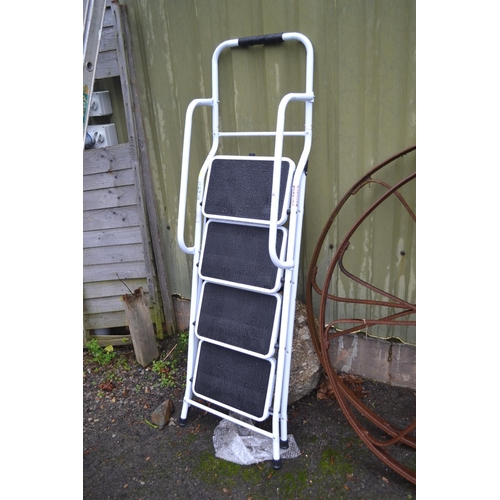 46 - 4 step safety step ladder