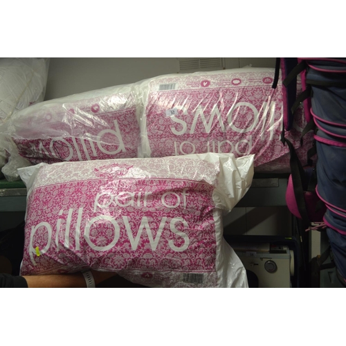 52 - 8x 2-packs of pillows, brand new.