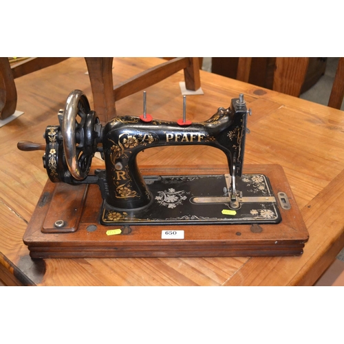 650 - Antique Pfaff manual sewing machine (no case), serial number dates 1905