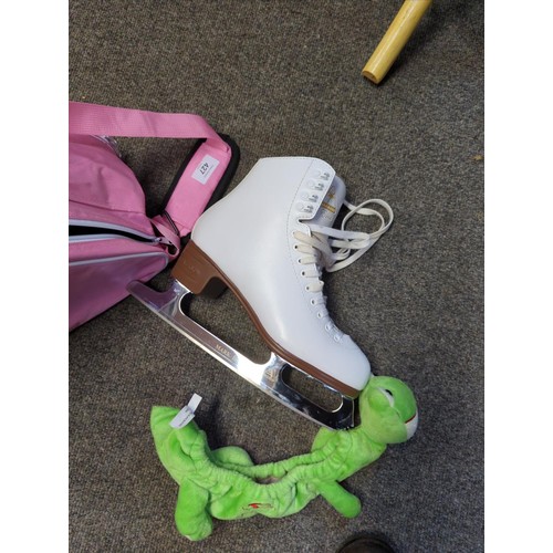 133 - Pair of Jackson XL Size 6 ice skates