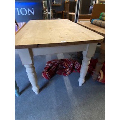 639 - Scrubbed pine topped kitchen farmhouse table with painted base. L140cm D84cm