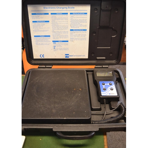 111 - Electronic charging scales