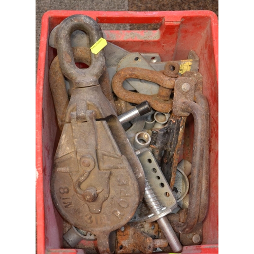 114 - Large pulley & other large shackles etc.