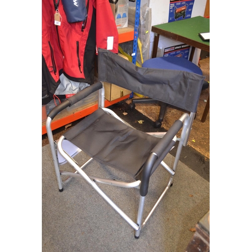 154 - Folding camping chair with side table