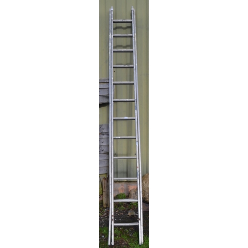 221 - 3.2m aluminium double extension ladder