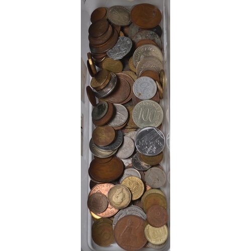 410 - Mixed British & world coins, including a small quantity of silver, gross weight 716 grams