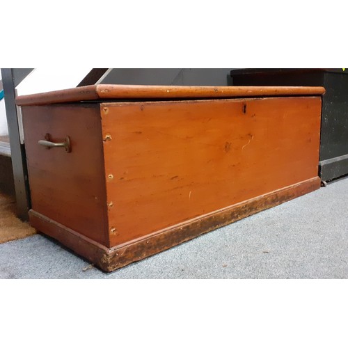 805 - Blanket box with brass handles to sides L99cm D42cm H39cm.