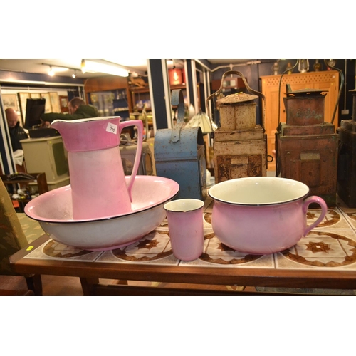 795 - Large washbowl, jug, chamber pot & shaving mug