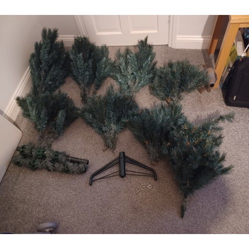 130 - 6ft xmas tree, in box