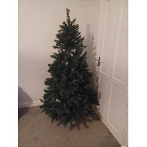 130 - 6ft xmas tree, in box