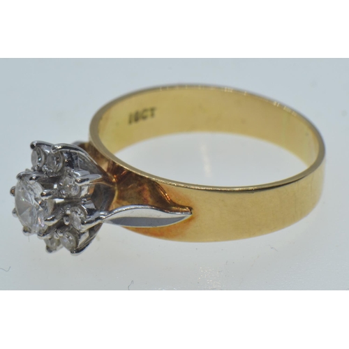 19 - 18ct gold & diamond cluster ring, the centre stone weighing approximately 0.33 carat, size O1/2,... 