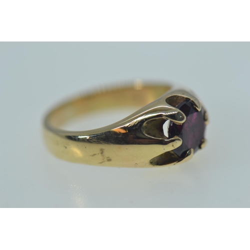 25 - 9ct gold & garnet ring, hallmarked London 1973, size O1/2, 7.64 grams