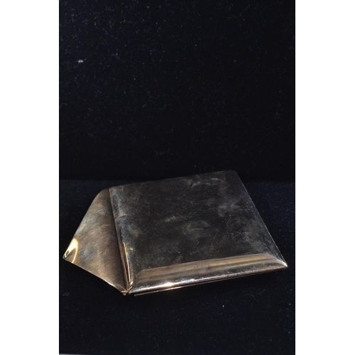 89 - 9ct gold cigarette case, by Alfred Dunhill & Sons, London 1939, modelled as an envelope, 150.2 g... 